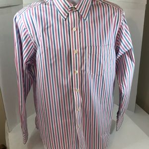 Gaps classic fit long sleeve button down shirt